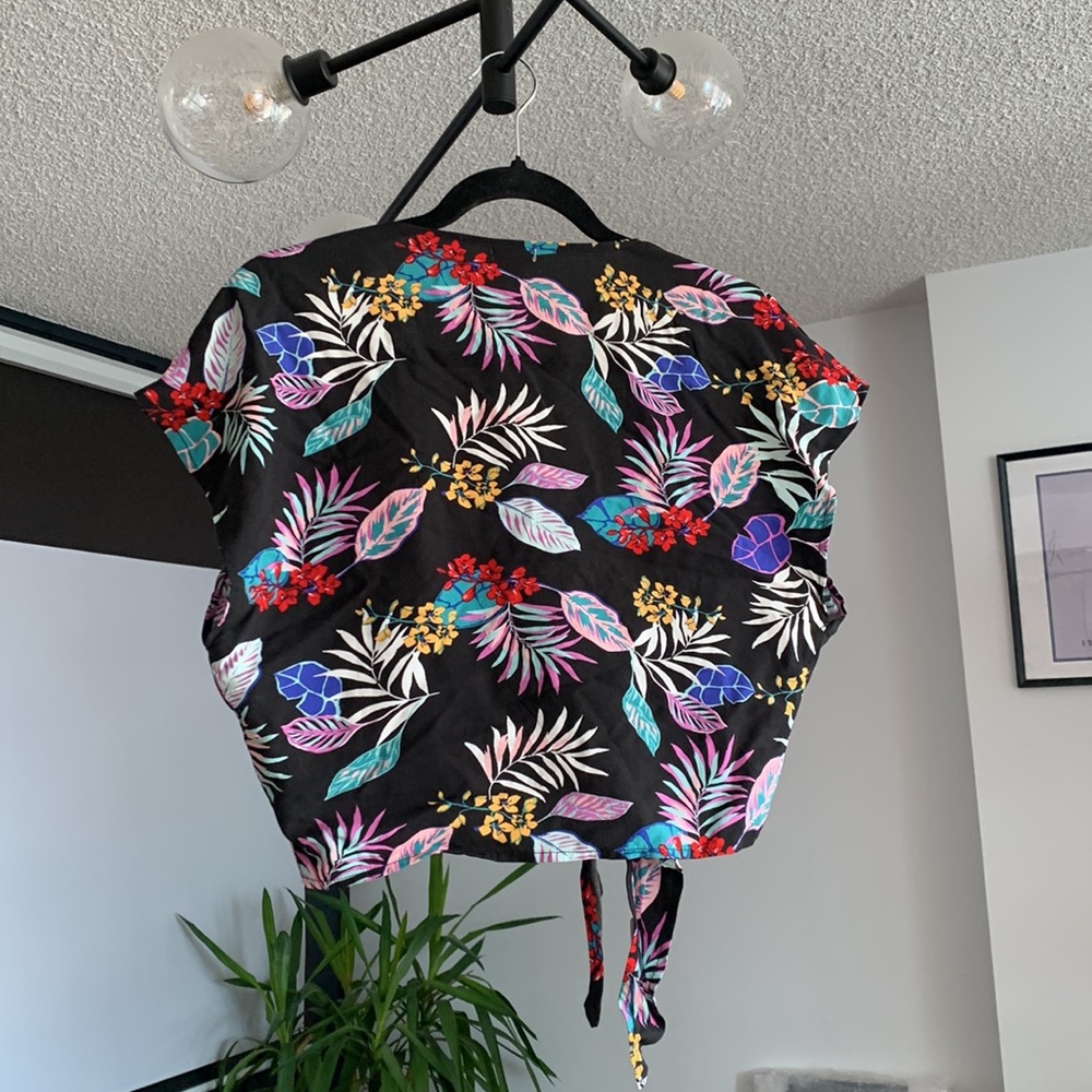 Tropical Wrap Top - Picture 2 of 2